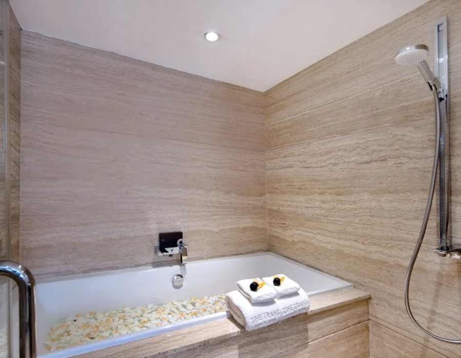 Suites & Cabins