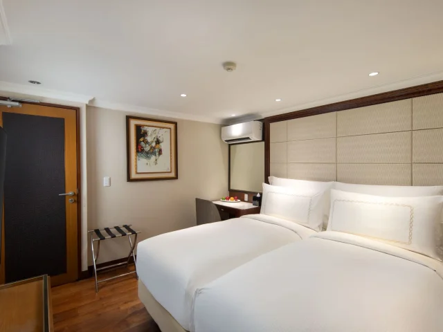 Suites & Cabins